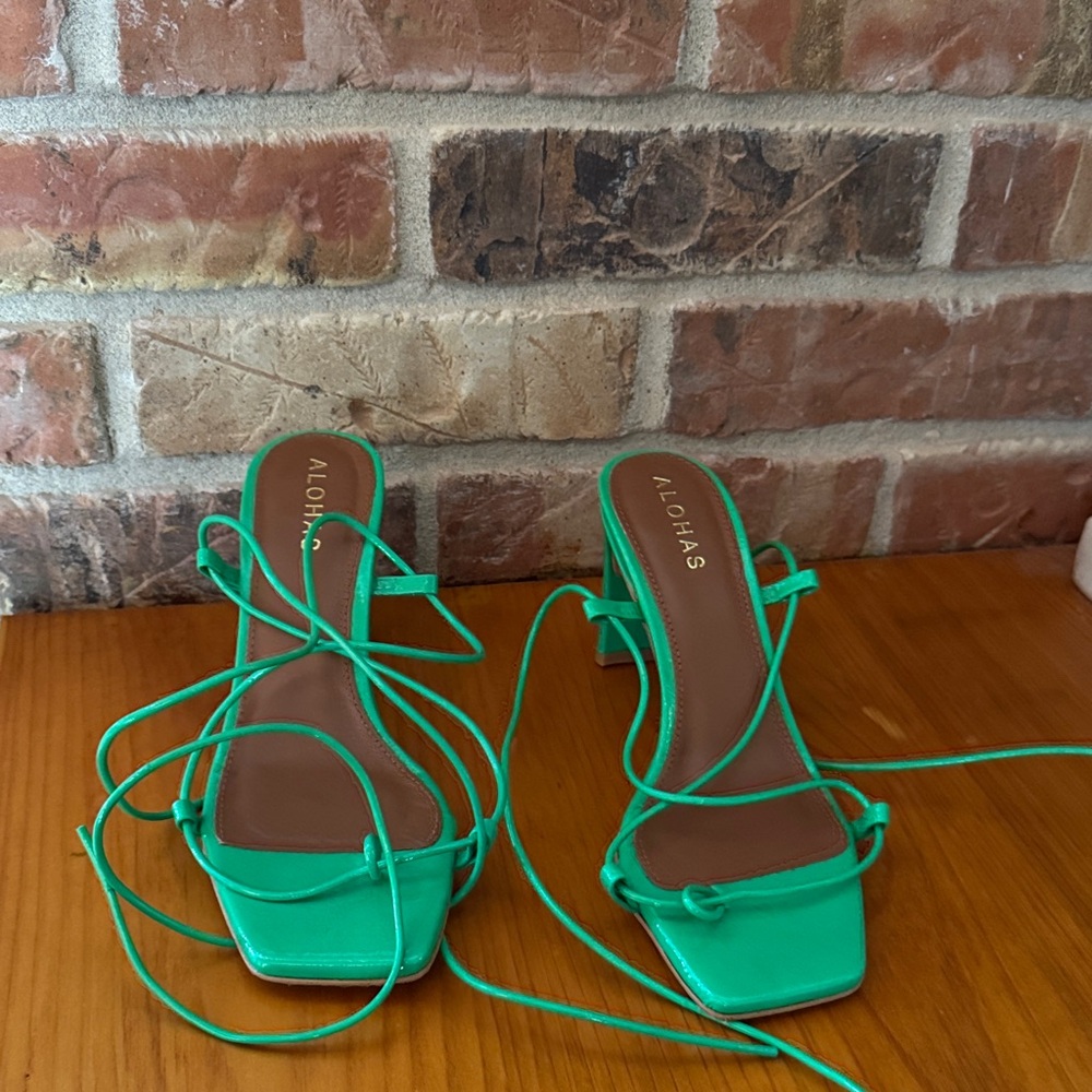 ALOHAS Women's Vibrant Green Strappy Heels